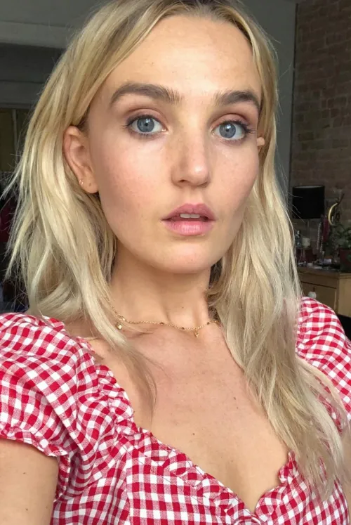 Thumbnail SNL Star Chloe Fineman's Allure Unveiled by Big_Engine_1985 | PrettyGirls