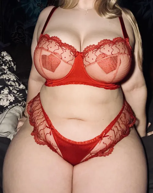 Thumbnail itsjennywho Wishes Happy Valentine's Day with Sultry Content