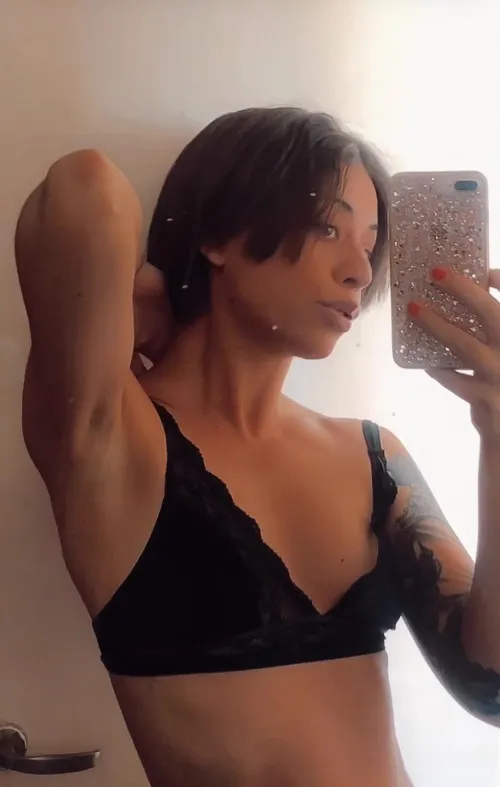 Thumbnail Your Date Today: Exploring Armpitfetish with Qnjuliet