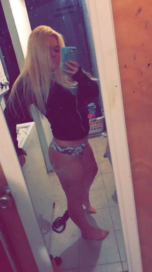 Thumbnail Blonde Temptations: baddiebaby622's Seductive Snap | SlutsofSnapchat