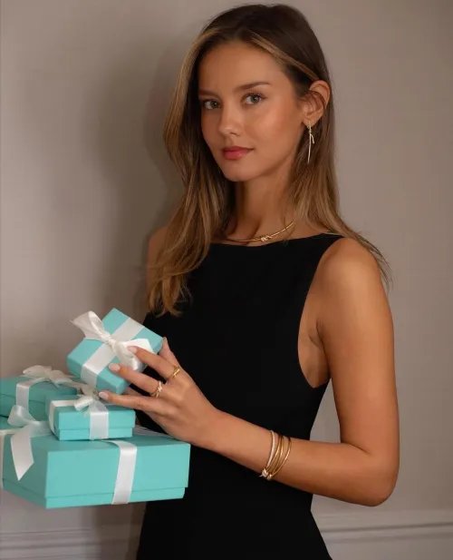 Thumbnail Captivating Nicola Cavanis: PrettyGirls Magic by Tumblrvogue