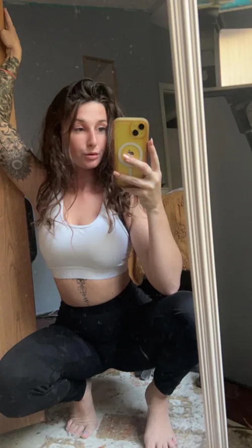 Thumbnail Getting Fit with NKYCIN0’s MirrorSelfie Moment