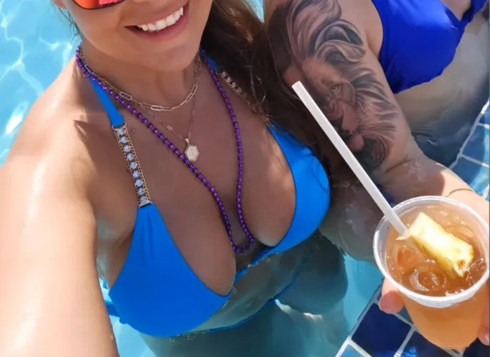 Thumbnail icecreampaintjob00's Guide to Making Friends aboard Royal Caribbean in WifeWantstoPlay