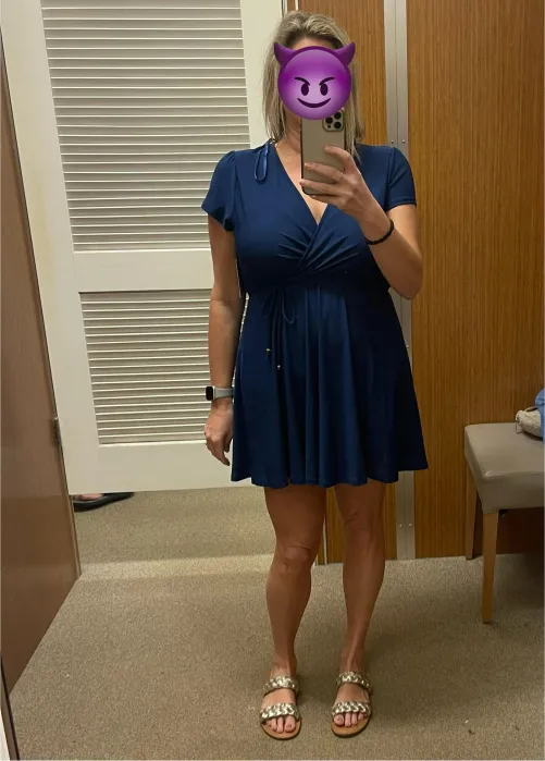 Thumbnail Wife's Stylish Evening Attire | Gatorz407
