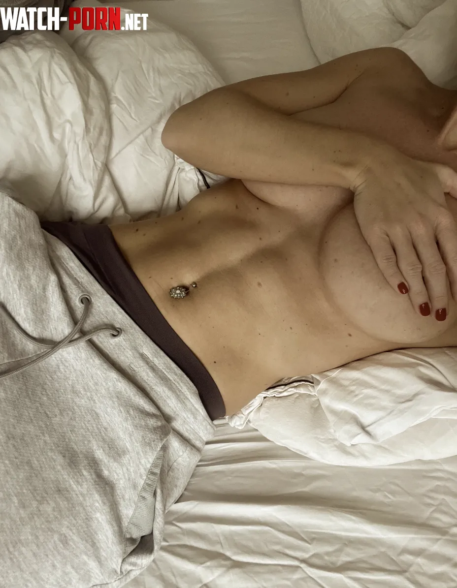 Hade jag ftt starta din dag med en avsugning i bara trosor  by Klara9024