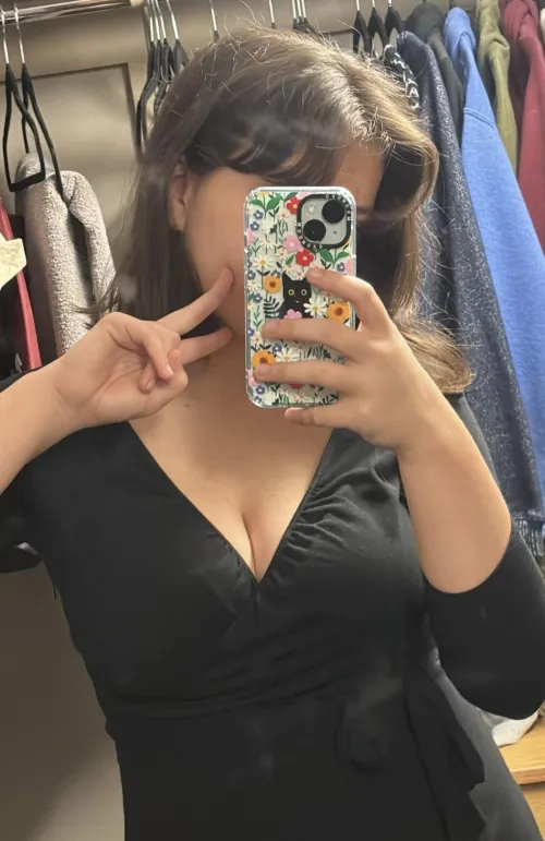 Thumbnail Girl Enchantment: yeetus07 Reveals Another Captivating Pic | 2busty2hide