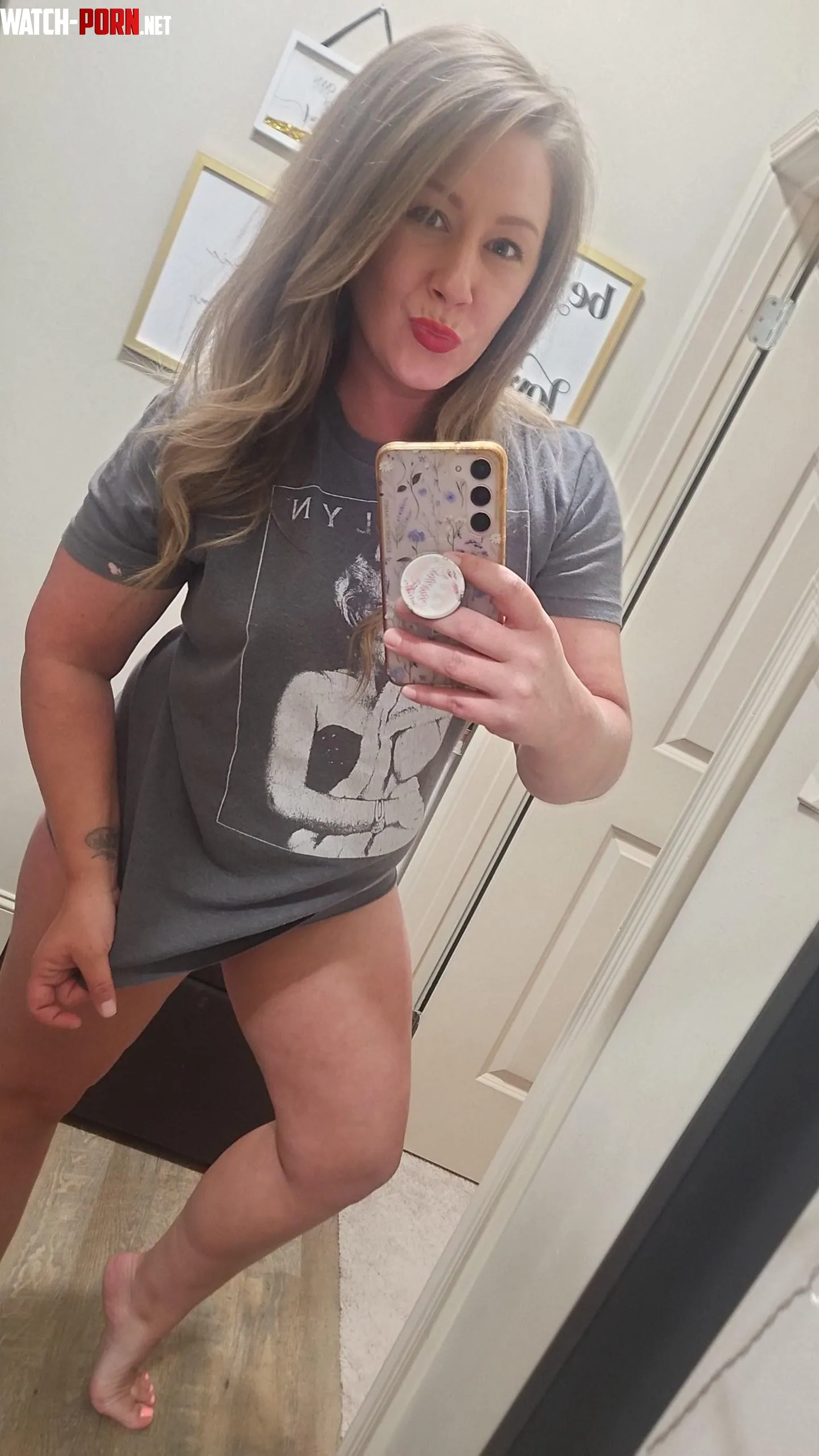 Are you up for giving this milf a massage by Ms_Britty