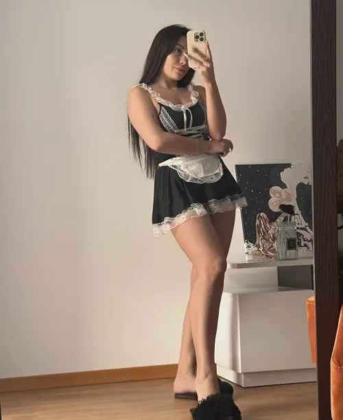 Thumbnail BeautifulDolphinn: Seductive Moves of a French Maid - Explore Now