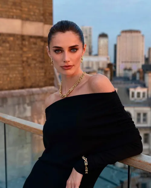 Thumbnail Rebecca Donaldson's Radiance: PrettyGirls Highlight by Tumblrvogue