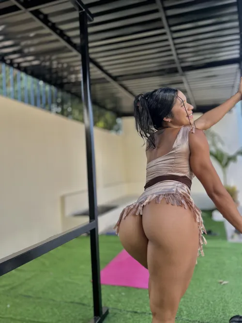 Thumbnail maggie marina Flaunts Natural Curves in Article Celebrating Body Positivity