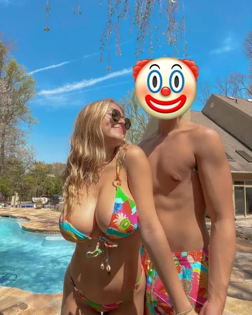 Thumbnail Stu_Griffin Introduces Tits McGee and Chuckles in bigtitsinbikinis
