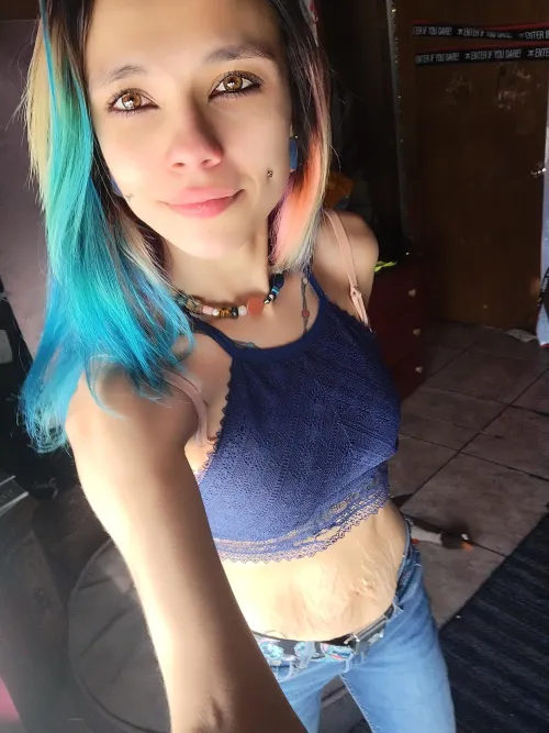 Thumbnail Savage_Siren Craves a Color Refresh for Neon Hair