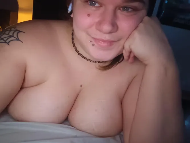 Thumbnail Ill-Grape2777’s Boredom Takes a Cute Turn in a Playful BBW Story