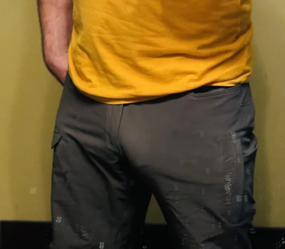Thumbnail Confident Display: 48 Straight Bulging with Confidence