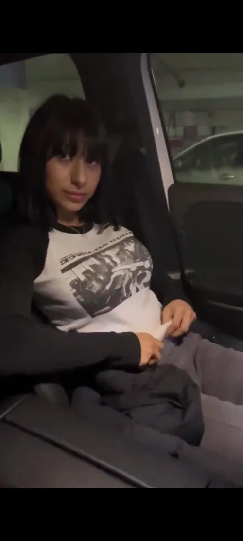 Thumbnail In Pursuit of Full Content: Muy565 on the Hunt in SauceforNSFWads
