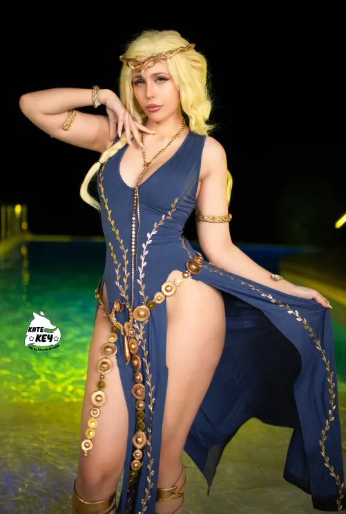 Thumbnail Kate Key Cosplay Portrays Queen Marika from Elden Ring Elegantly