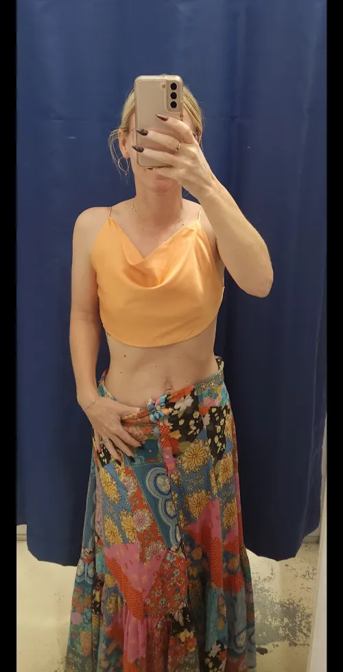 Thumbnail Definitely Giving 90s Vibes: Retro Style in Croptopgirls Fashion with UVAus