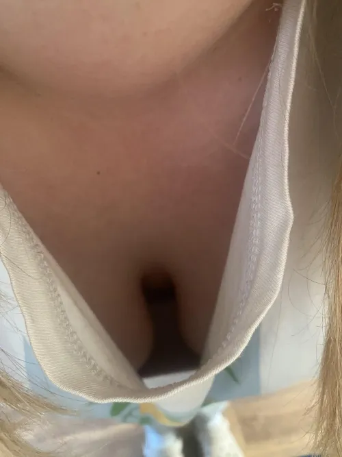 Thumbnail A Tall Guy's POV Chat: A Downblouse Story | EeveeGracex