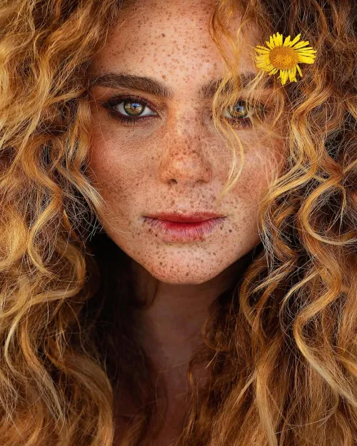 Thumbnail Sina Luxor: Embracing the Beauty of this PrettyGirl by Luke0ne