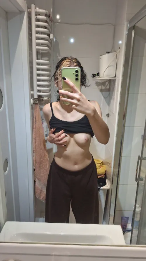 Thumbnail Lucky You - A Revealing Nude Selfie by thirneor