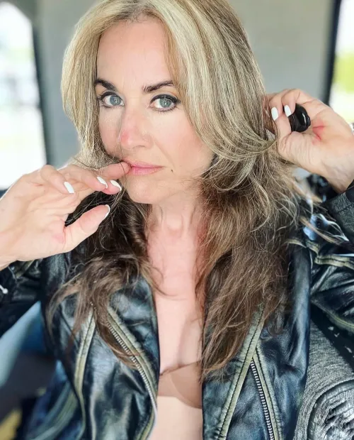 Thumbnail Badass Elegance: Leather Talks - by Nice-Replacement-980 | LadiesInLeather