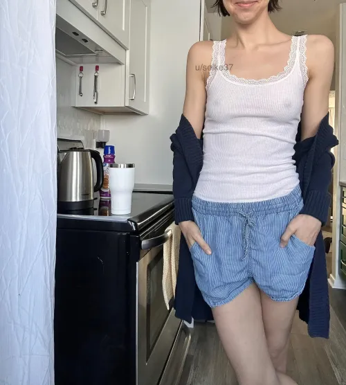 Thumbnail selke37 Masters the Work-From-Home Look with Pokies | Pokies Category
