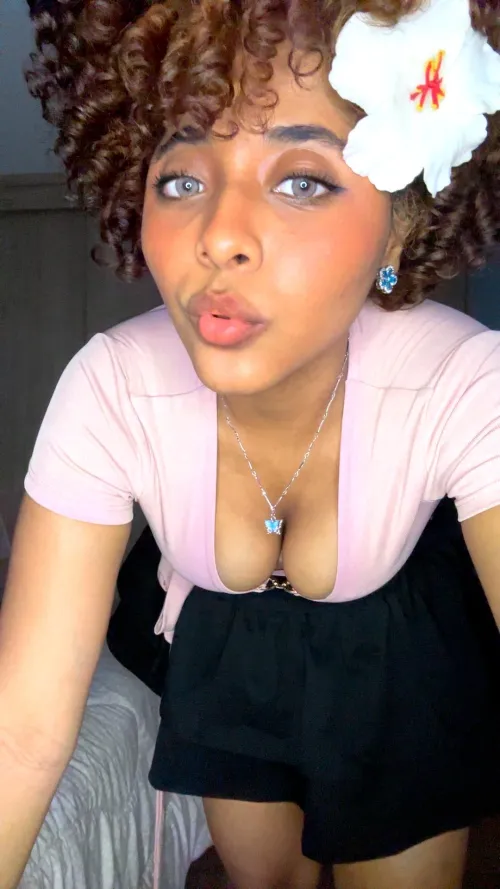 Thumbnail Center of Attention: A Downblouse Experience | Rasperryxpie