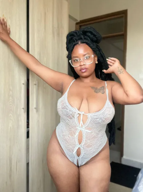 Thumbnail Friends with Benefits Application by Possible_Pie_3949 on HotBlackChicks Category