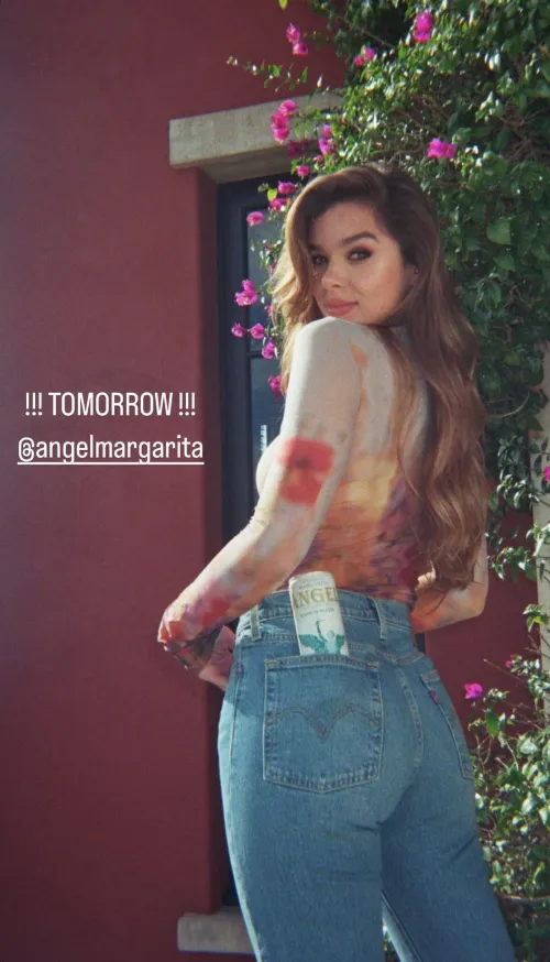 Thumbnail samraedana Introduces Hailee Steinfeld in CelebrityButts Collection
