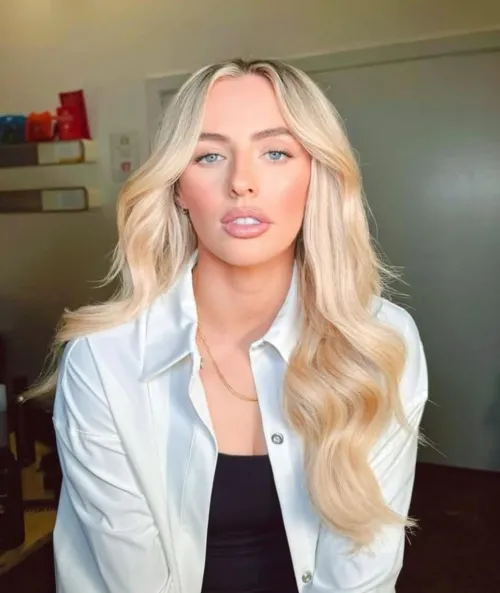 Thumbnail Chloe Kelly: Radiant Beauty in PrettyGirls Category