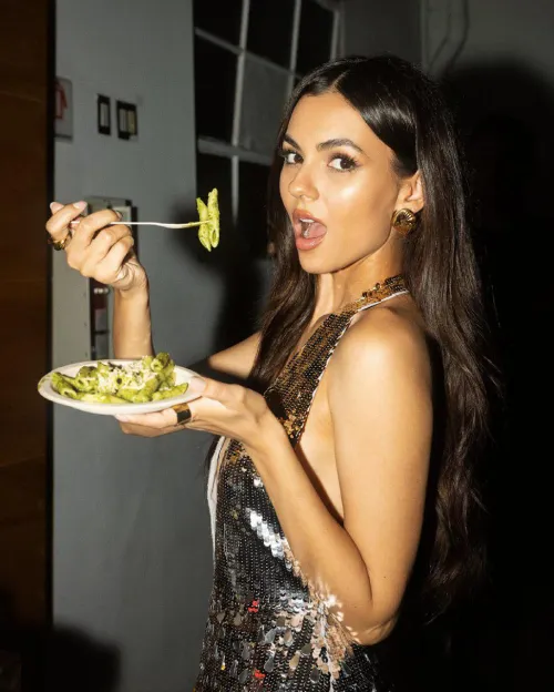 Thumbnail Victoria Justice: The Stunning Beauty Revealed | PrettyGirls