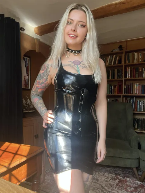 Thumbnail MistressMercyxoxalt's Useful Zip Outfit on ShinyPorn