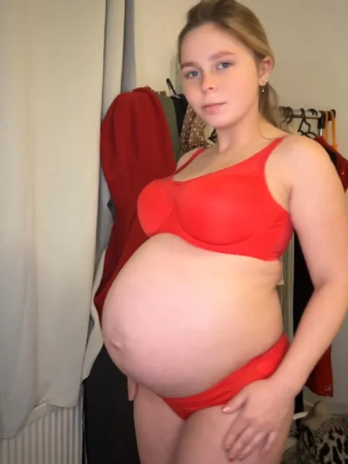 Thumbnail Youthful Pregnancy: pregnant_brandi's Early Motherhood