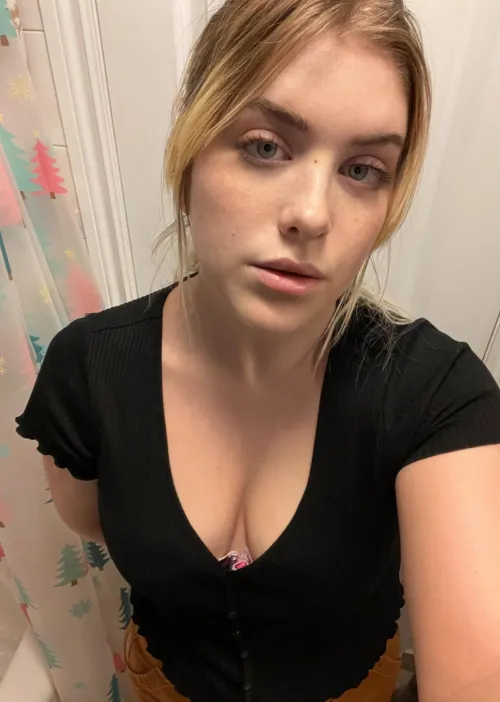 Thumbnail Monday Memories: A Downblouse Reflection | MaeveLawson