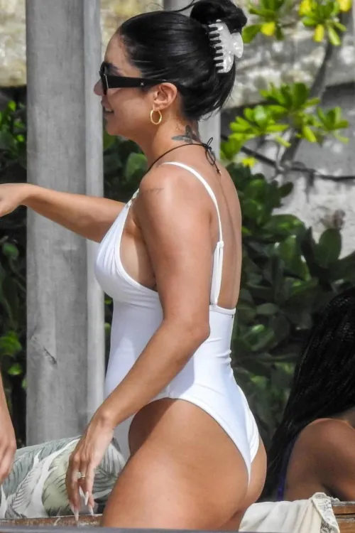 Thumbnail Willing_Wafer_835 Digs Deep into Vanessa Hudgens in CelebrityButts