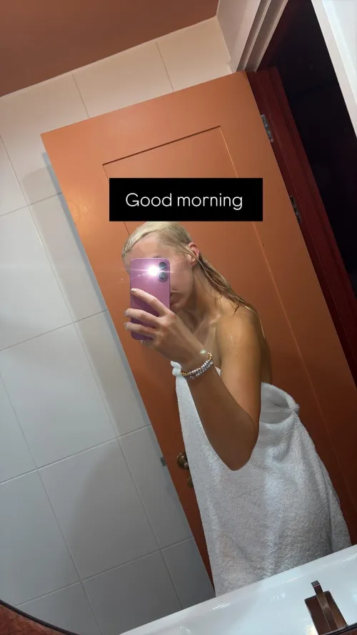 Thumbnail peachyb1997 | No-Role6927's InstagramHotties Elegance
