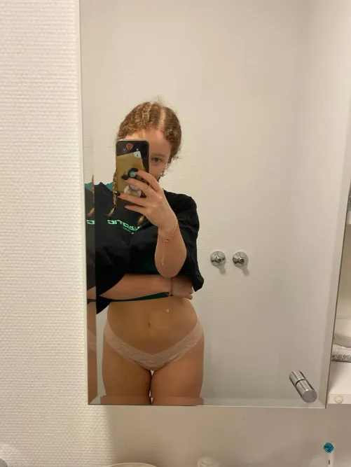 Thumbnail Discover the Allure of Redheads in SweNsfw Content
