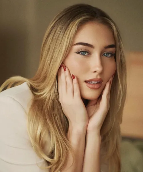 Thumbnail Heloise Huthart: The Essence of Beauty in PrettyGirls by Ken789gh
