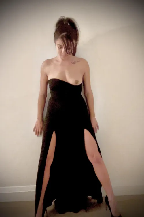 Thumbnail Meet the Captivating 41 Latina Milf with Yeci1983