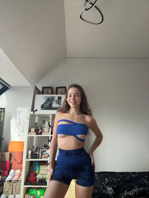 Thumbnail Beautiful Home Photo capturing Underboob by AzureDuskk