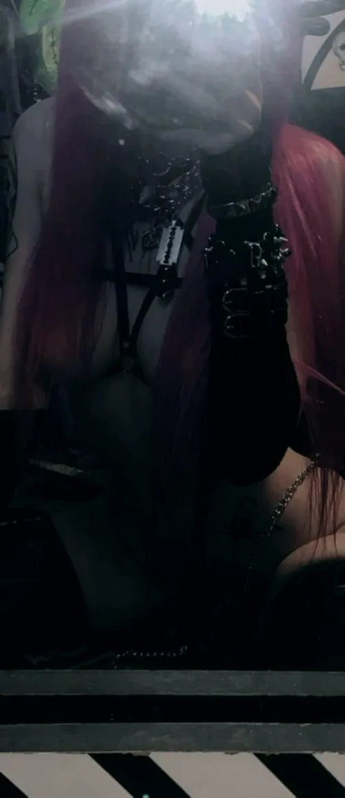 Thumbnail LivingDeadGothh's Invitation: Watch Porn in Front of My Mirror | SceneGirls