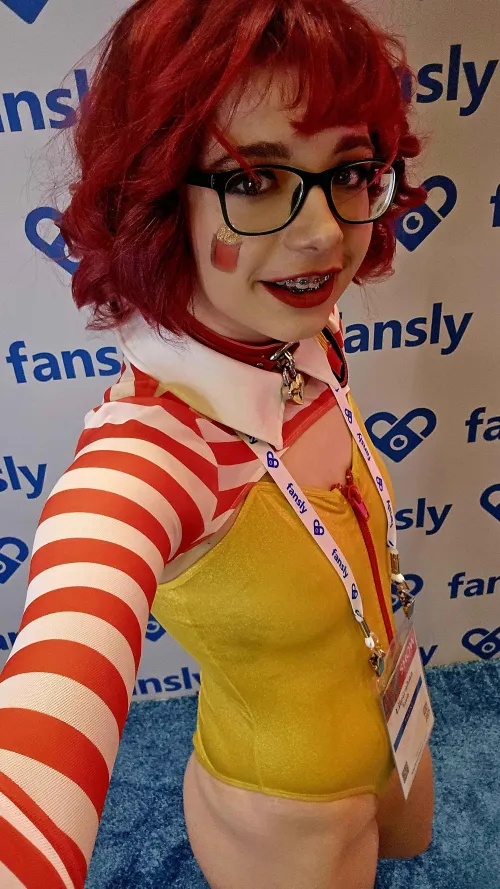 Thumbnail LilpirahnaX Tries a New Cosplay Outfit, Expressing Likes in the CosplayGirls Category