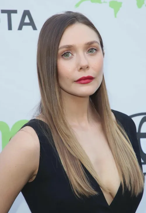 Thumbnail Elizabeth Olsen's Allure in Art Form - Gentlemanboners