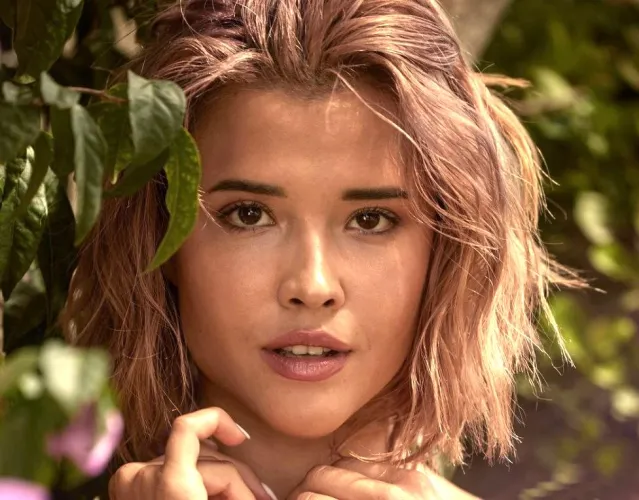 Thumbnail Caris Shelton: The Epitome of Timeless Beauty by rom003