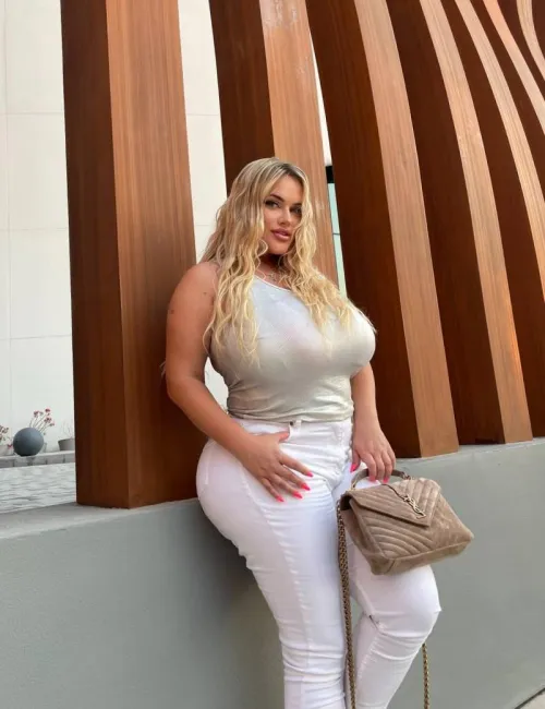 Thumbnail Journey into 'You Can't Even Imagine the Size of It' by Puzzled_Win631 | 2busty2hide