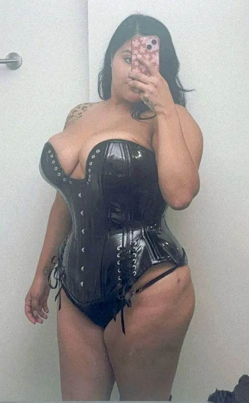 Thumbnail badasswitch123's Corset Hugs: A Cozy Experience