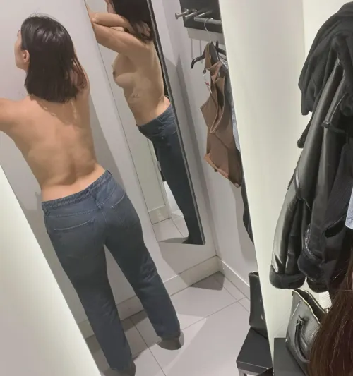 Thumbnail saltedcrispyy Captures the Perfect Jean Fit for that Ass