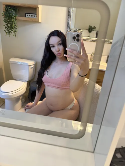Thumbnail xobaby222's Provocative Query: The Attraction to Pregnant Bellies