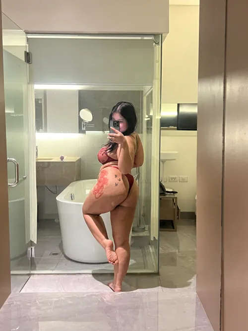 Thumbnail mamichulalala's Curvy Girl Juicy Ass in the booty_queens Realm
