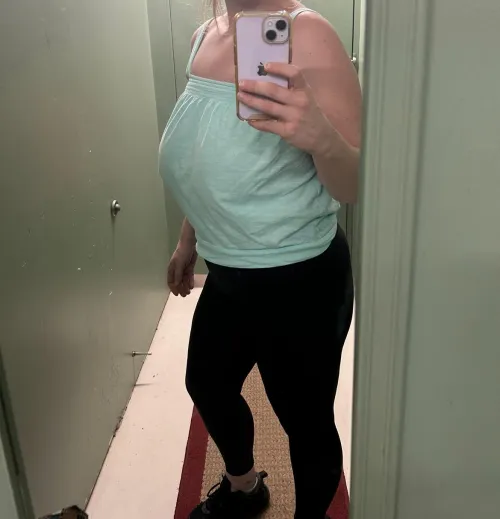 Thumbnail Flaunting Braless Style: Dive into _blondebabe420's Dressing Room Selfie